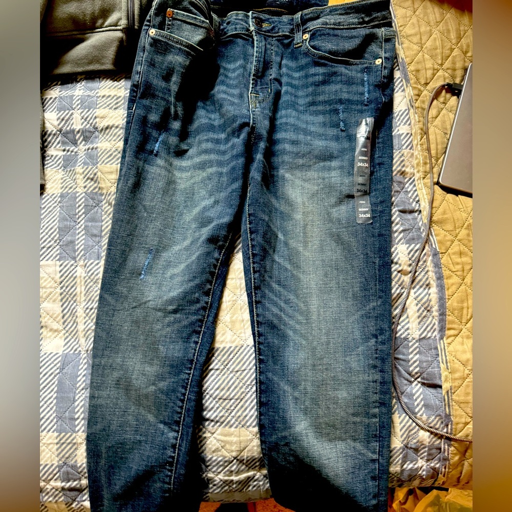 Aeropostale ripped jeans. Size 34x34 skinny brand new.